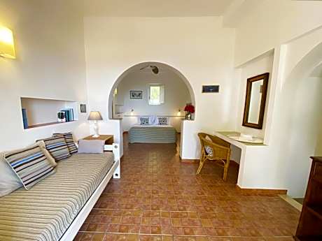 Studio with Patio and Garden View