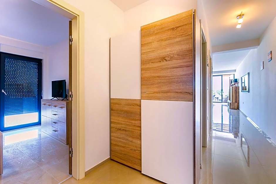 Deneris - App with Private Pool