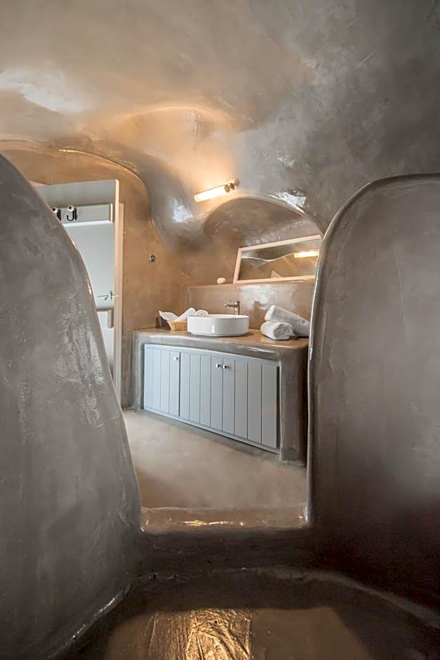 AQUA SERENITY LUXURY SUITES SANTORINI