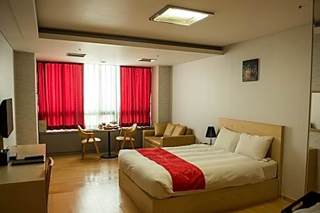 Deluxe Double Studio