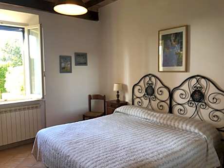 One-Bedroom Deluxe Apartment