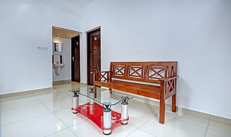 Treebo Nirupama Apartment, 750 M From Aluva Railway Station