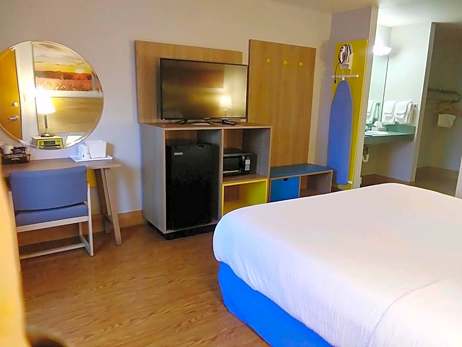 Days Inn by Wyndham Osage Beach Lake of the Ozarks