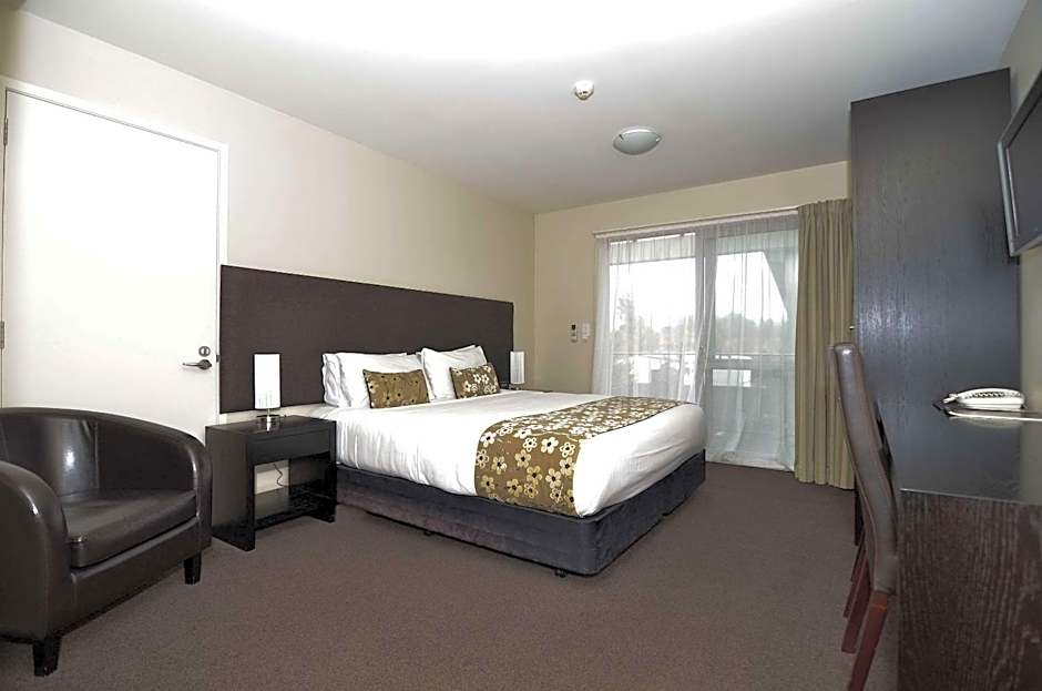 Quality Suites Amore