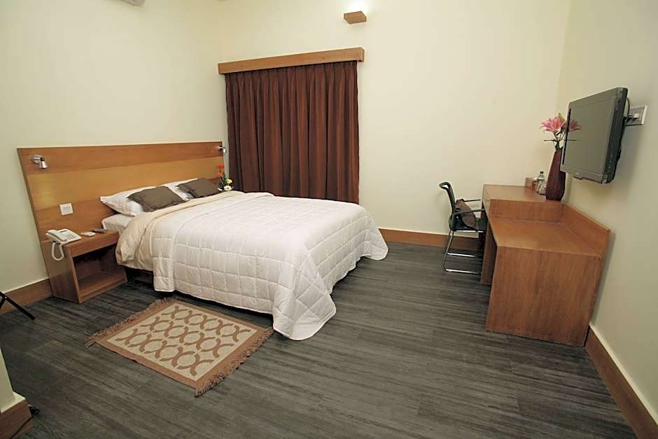 Richmond Hotel & Suites