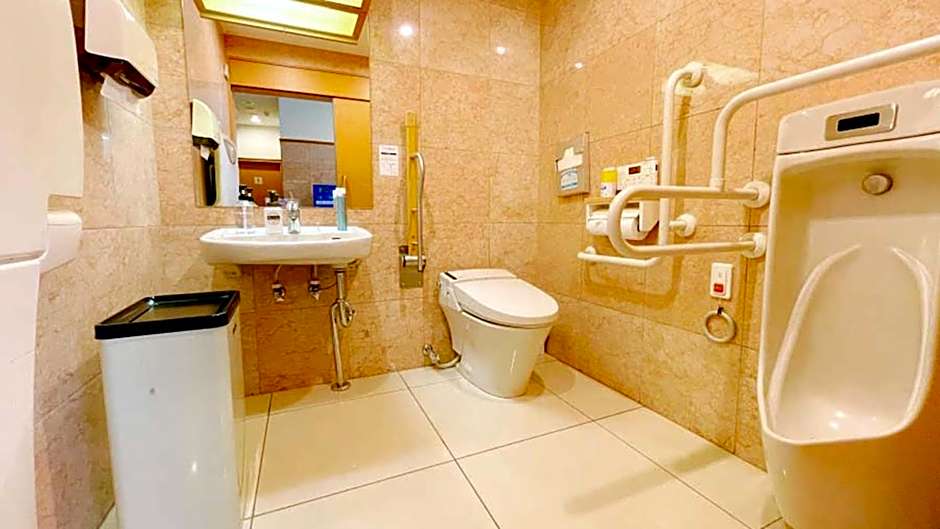 Toyoko Inn Yokohama Shinkoyasu Ekimae