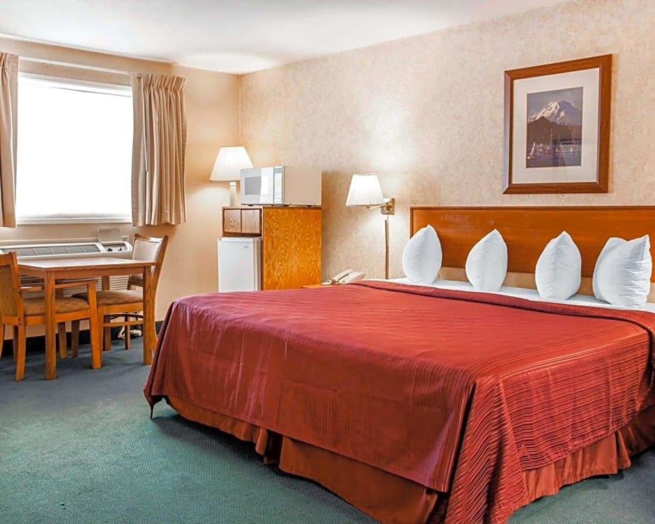 Quality Inn & Suites Bremerton near Naval Shipyard