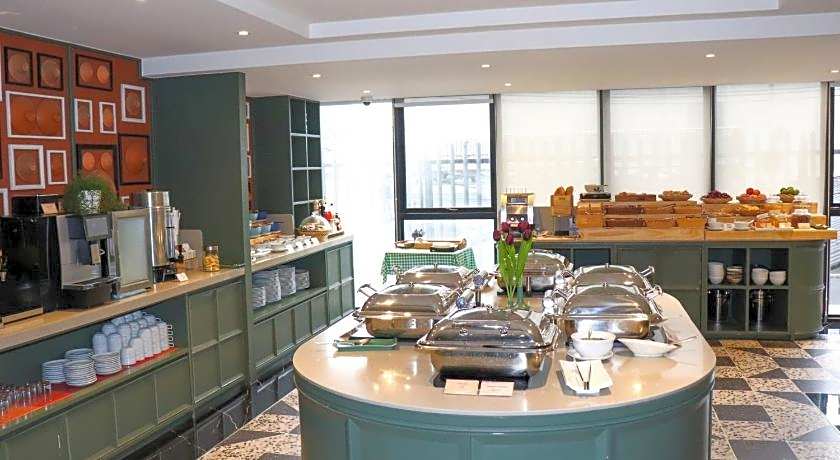 The Quart Ruamrudee by UHG