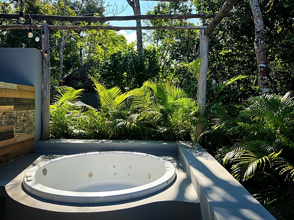 Kuun Tulum By Lockey