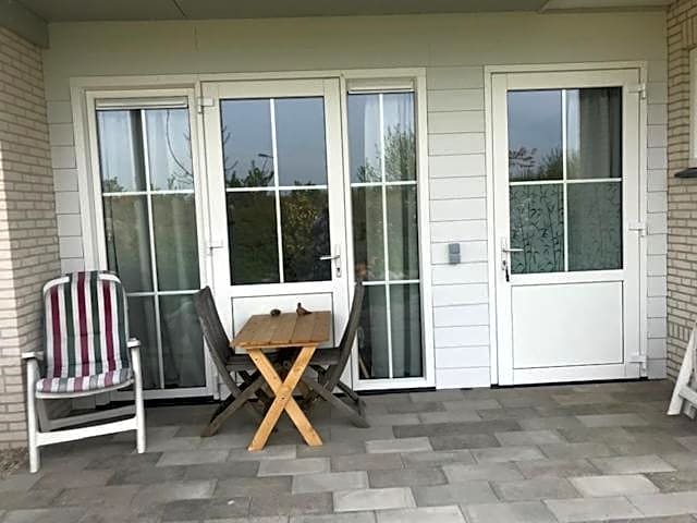 Luxe prive-kamer - studio in villa aan zee, Dishoek, vernieuwd