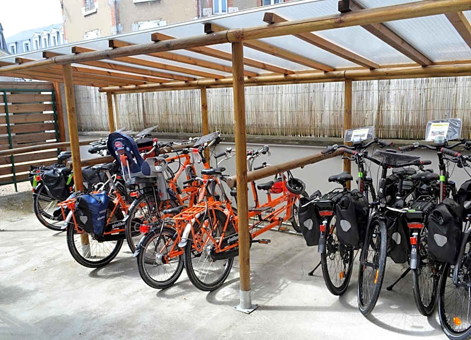 Logis Hôtel Restaurant LE MONARQUE 30 Parking Vélos