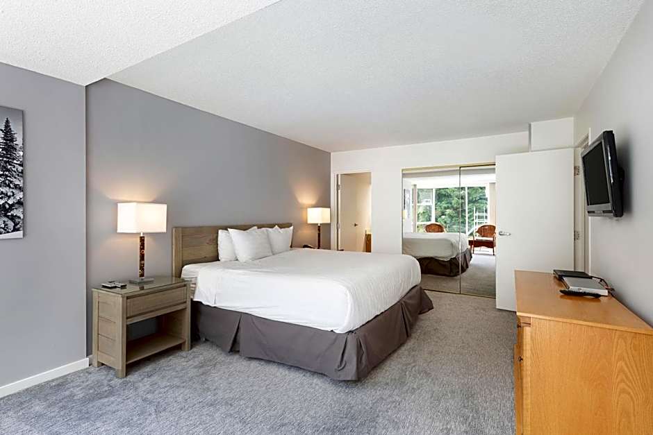 The Woodrun Lodge by Whiski Jack