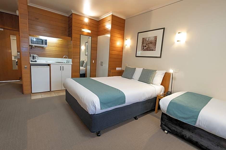 Sovereign Park Motor Inn