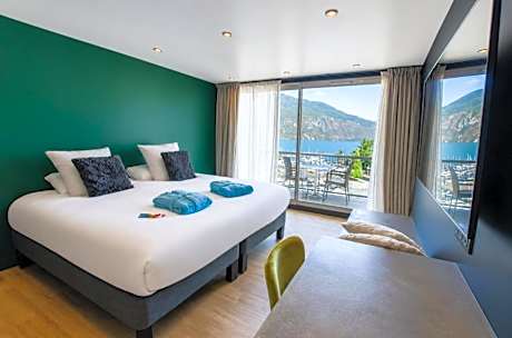 Suite with Hot Tub