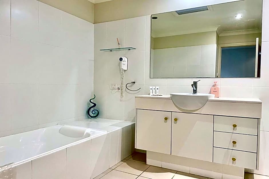 Oaks Pacific Blue 349 fantastic pool