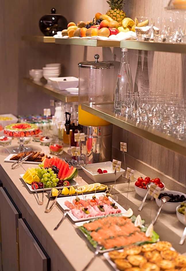 Rochester Champs-Elysees Hotel