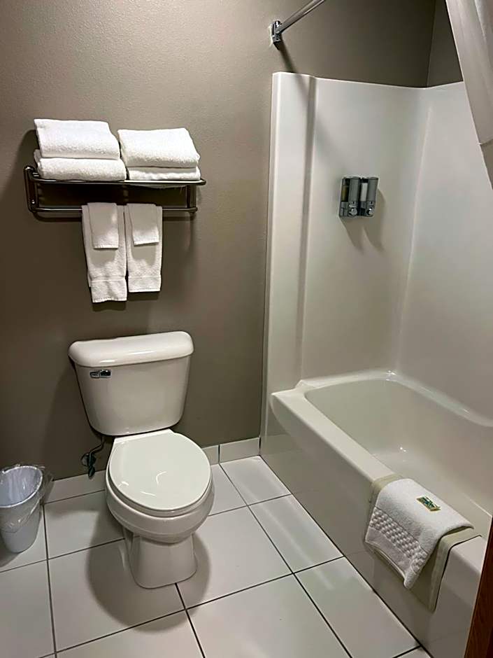 Okoboji Inn & Suites
