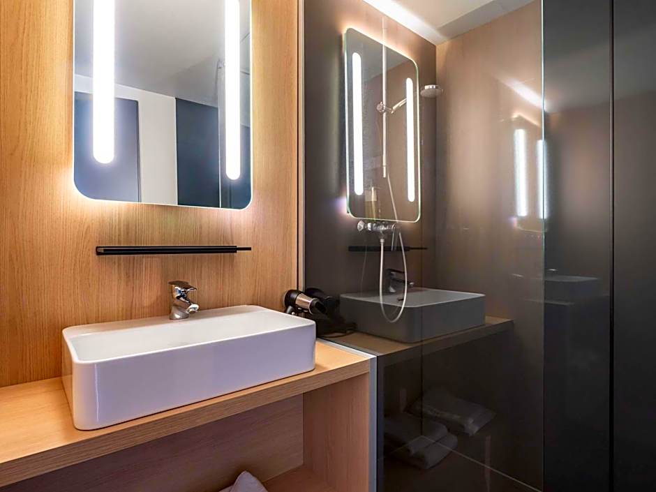 ibis Issoire