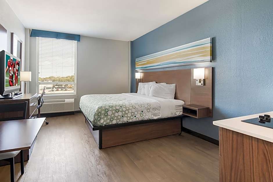 HomeTowne Studios Newport News - Hampton West