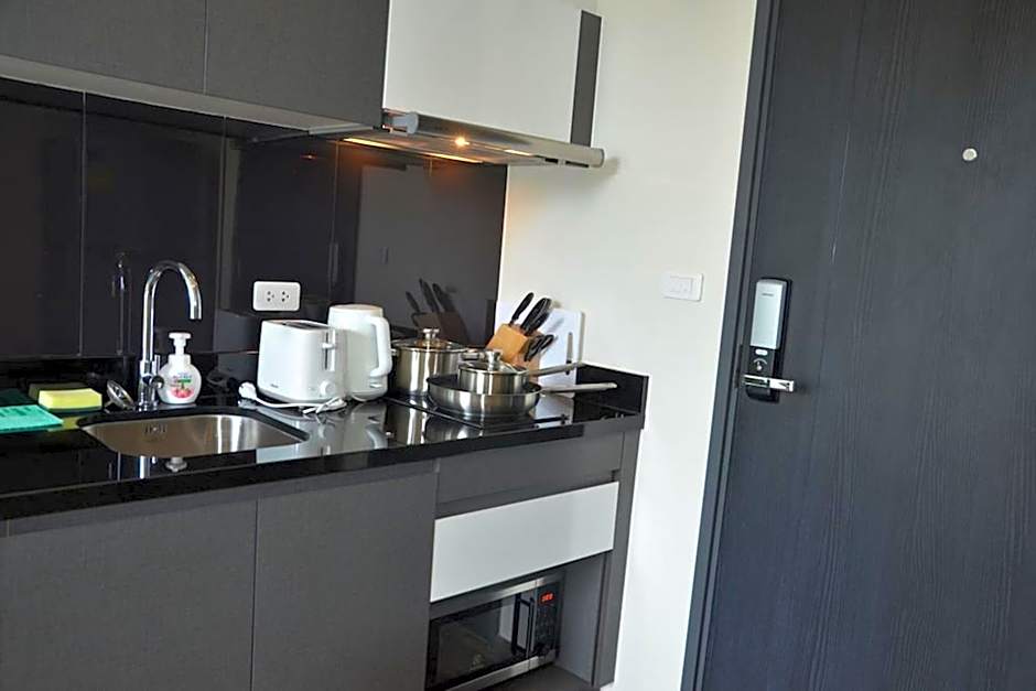 The deck patong 5 Star Apartment 巴东The Deck无边际海景泳池酒店