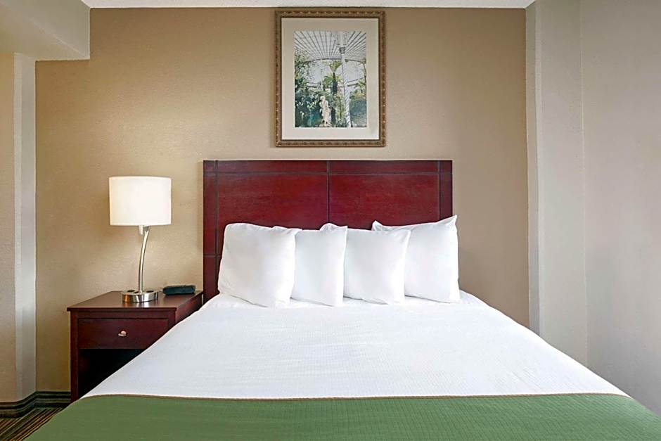 Hawthorn Extended Stay by Wyndham Richardson