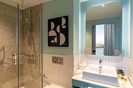 1 king bed high floor with terrace