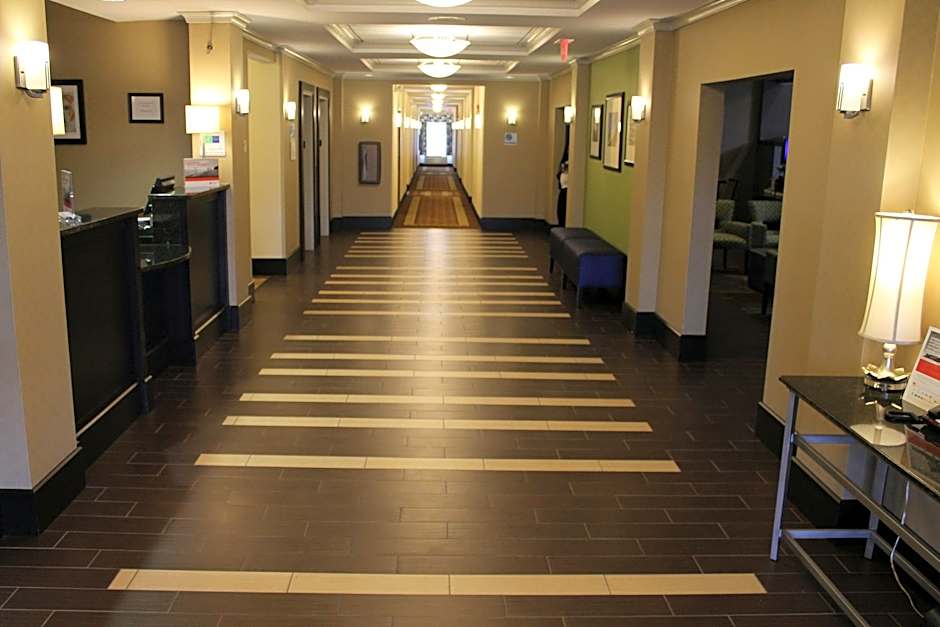 Holiday Inn Express Hotel & Suites Starkville By IHG