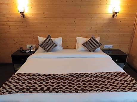 Cottage with Balcony