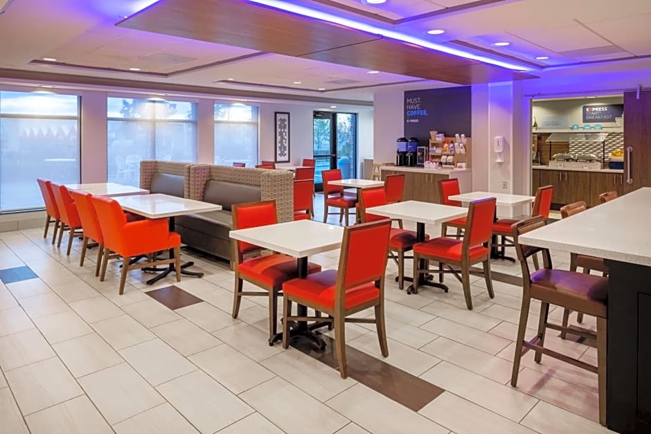 Holiday Inn Express Coventry S - West Warwick Area By IHG