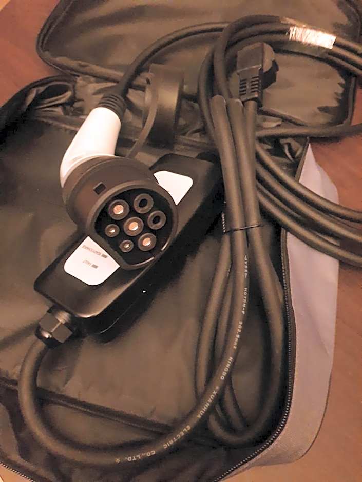 chez Émile côté face maison entière, 3 chambres, 2 salles de bains,jardin et terrasse