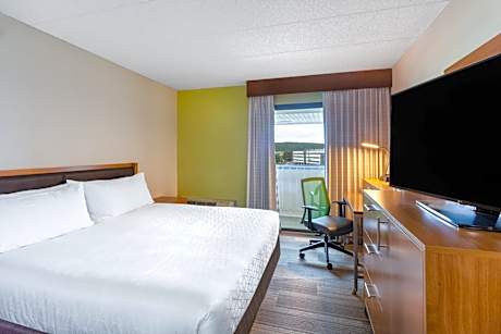 One-Bedroom Suite with Tub - Mobility Accessible