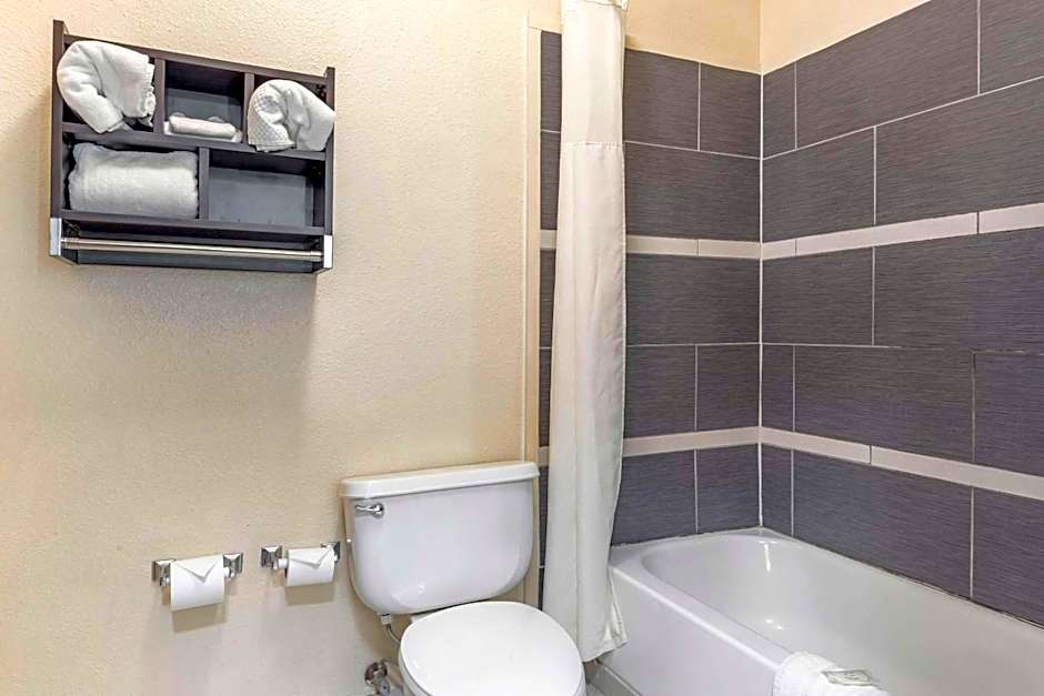 Quality Inn & Suites Wichita Falls I-44