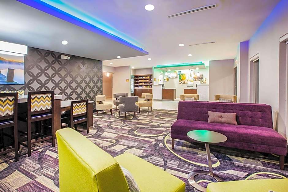 La Quinta Inn & Suites by Wyndham Elkhart