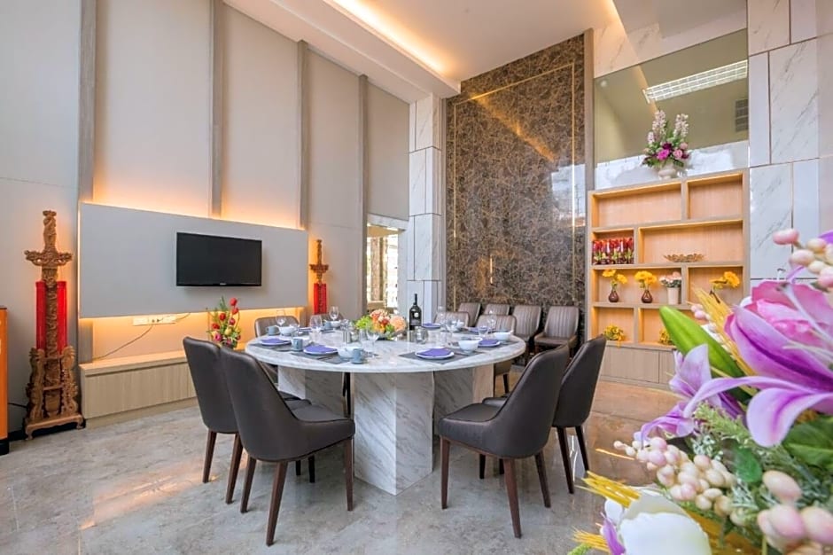 Elegant Airport Hotel