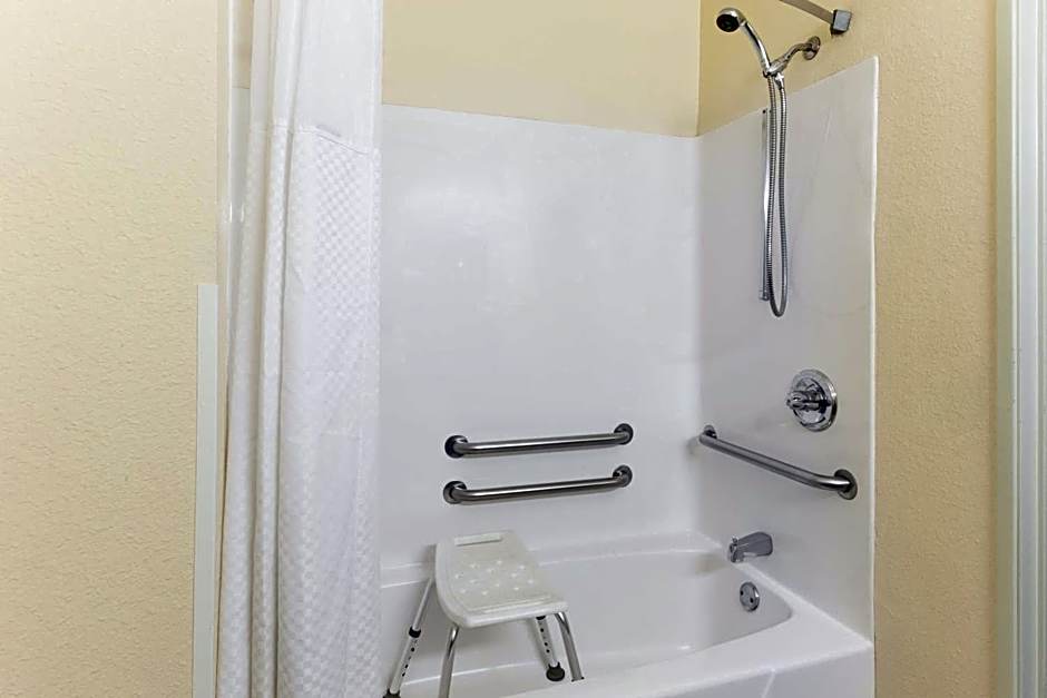 Super 8 by Wyndham Big Rapids