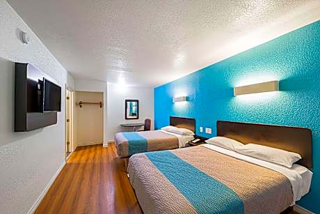 2 Full Beds | Smoking