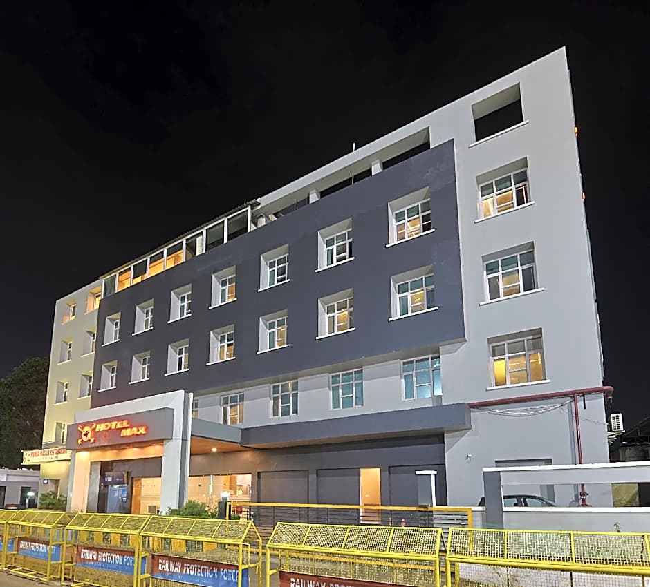 Max Hotels Prayagraj