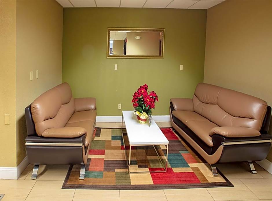 Super 8 by Wyndham St Charles