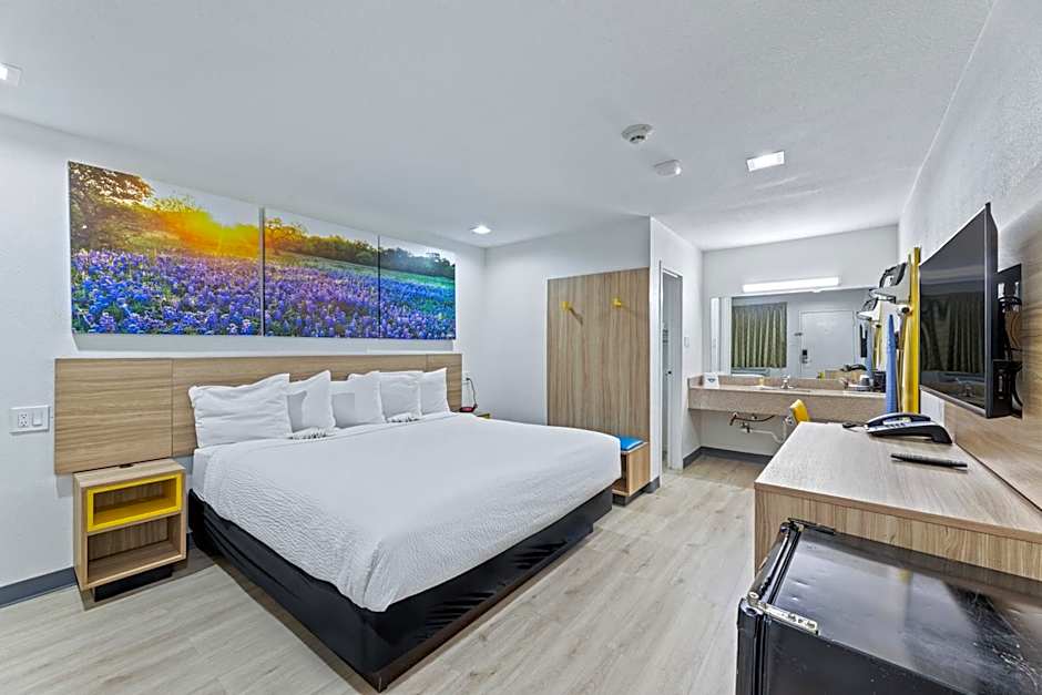 Days Inn by Wyndham McKinney