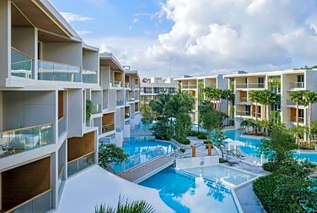 Deluxe Twin Room with Pool View - Non-Smoking