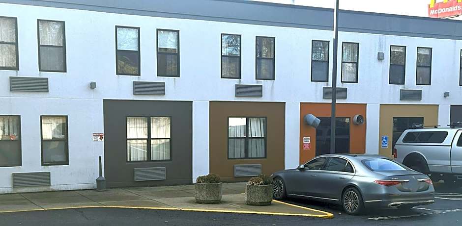 Red Roof Inn & Suites Middleborough