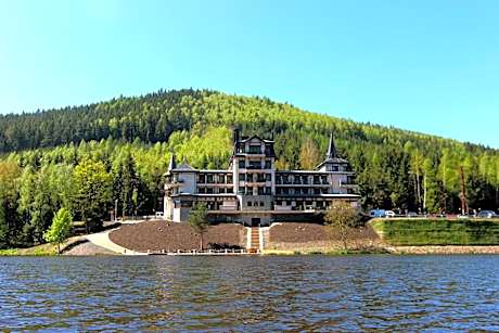 Retro Riverside Wellness Resort