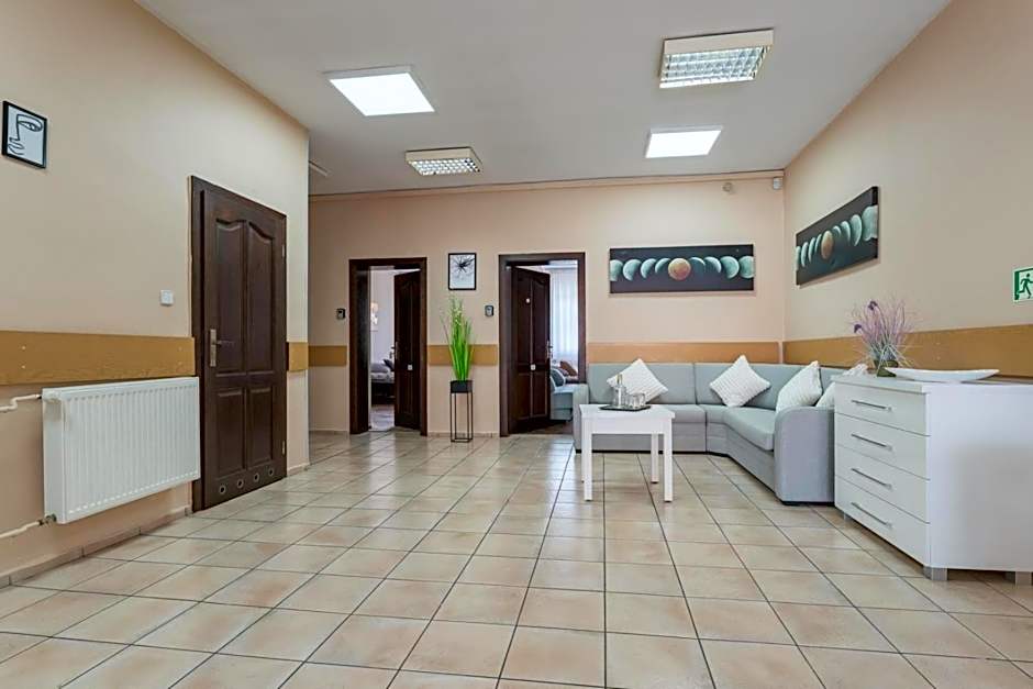 Hostelio - Tanie i komfortowe pokoje, parking, sklep na miejscu