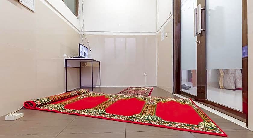 RedDoorz near Kiara Artha Park