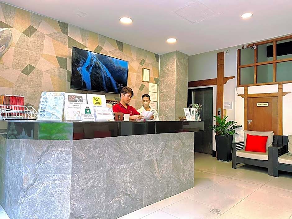 Hotel Baya Phuket - Rooftop Pool, Next to Food Market & Steps to Beach