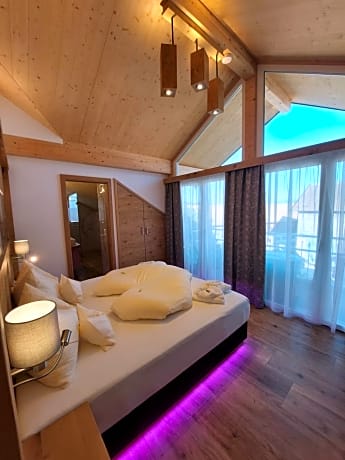 Suite with Spa Bath and Sauna