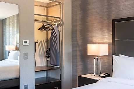 King Studio with Sofa Bed - Mobility/Hearing Accessible with Roll-In Shower