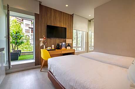 Deluxe Double or Twin Room with Balcony
