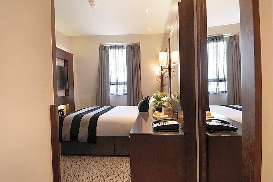 Park Grand Paddington Court