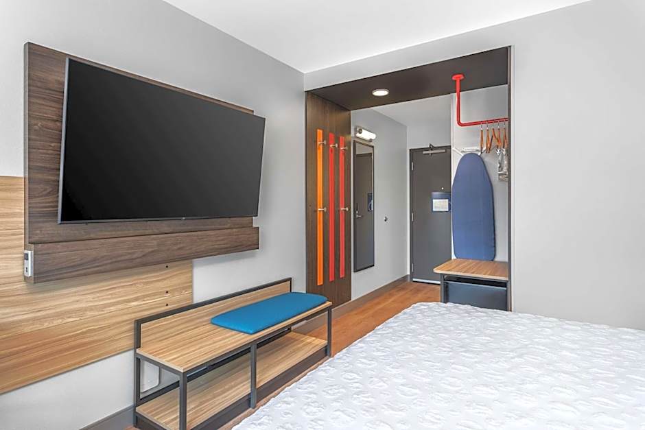 Tru by Hilton Janesville